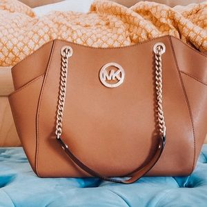 Michael Kors Jet Set Tote